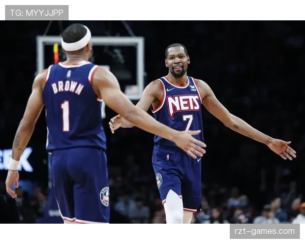 埃斯帕尼奥尔新帅上任状态回暖,球队表现渐入佳境 埃斯帕尼奥尔新帅上任状态回暖,球队表现渐入佳境