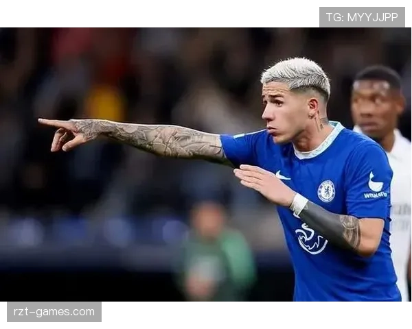 恩佐·费尔南德斯——身价能买楼，却吃着街边早餐，这反差把我笑趴下